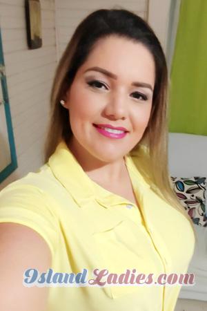 215404 - Yesenia Age: 42 - Costa Rica