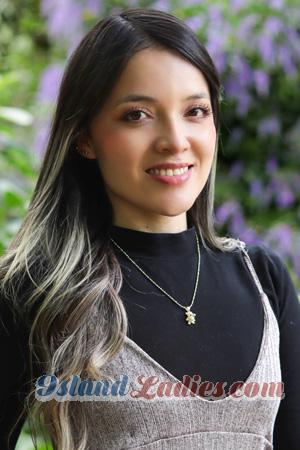 220040 - Silvia Age: 32 - Colombia