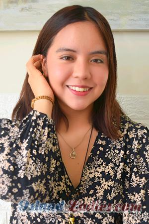 223038 - Alanis Age: 23 - Peru